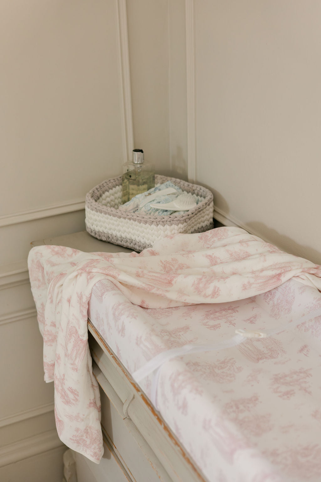 Spring Toile Pink Wipeable Contour Change Pad