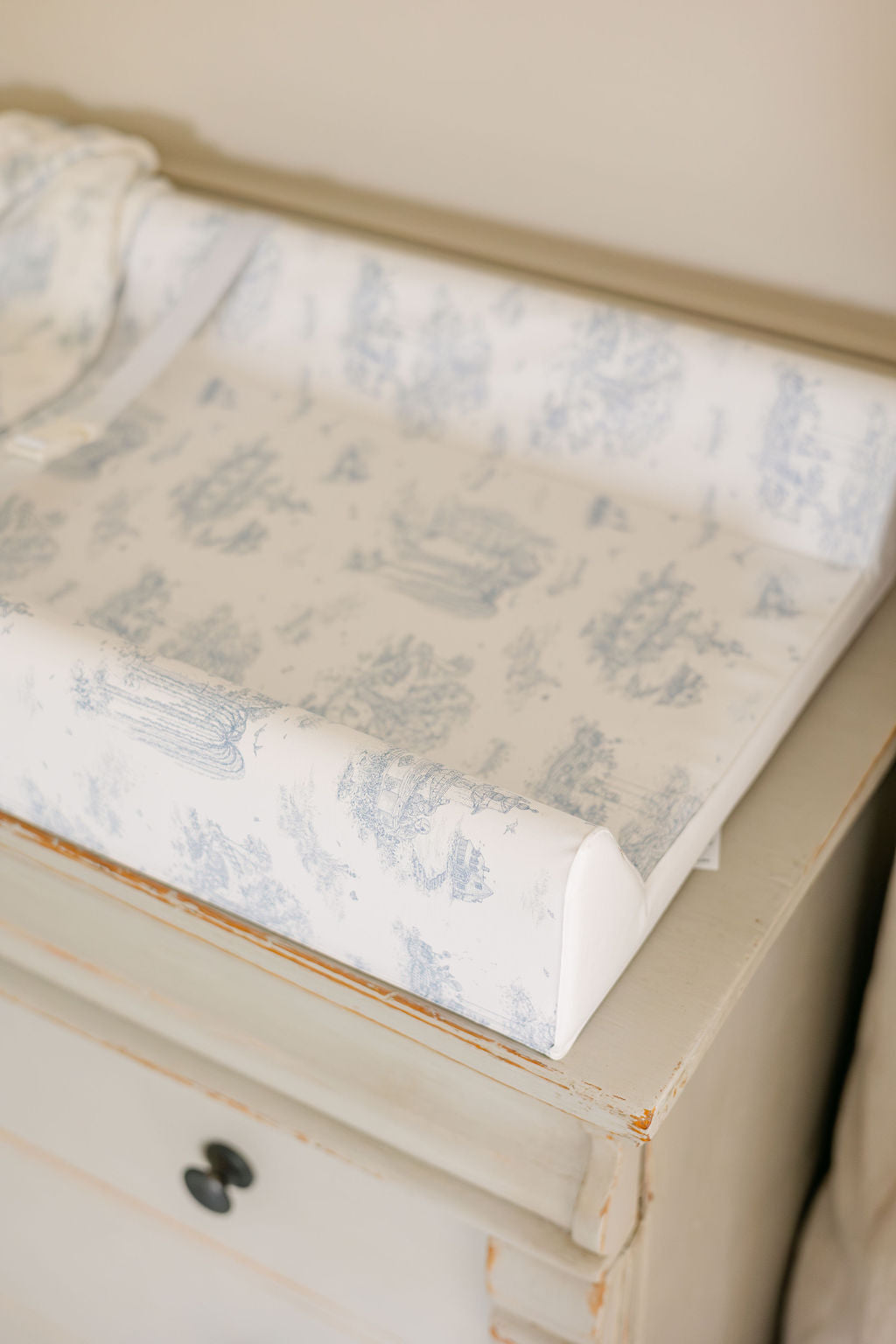 Spring Toile Blue Wipeable Contour Change Pad