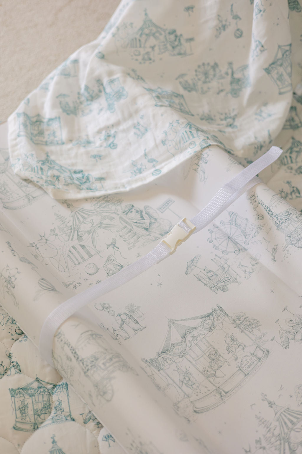 Circus Toile Wipeable Contour Change Pad
