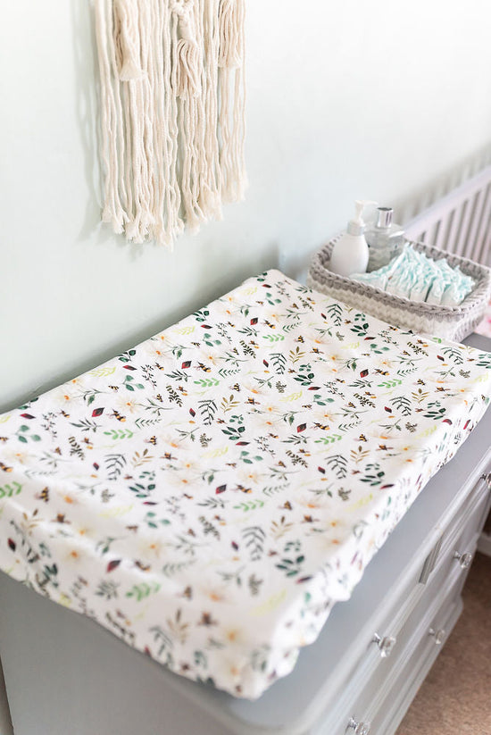 Load image into Gallery viewer, Wild Bee Change Pad Covers/Bassinet Sheets
